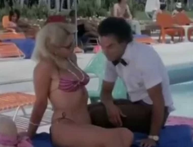 Λιλή Ντερτίμα: Η ερωτική πρωταγωνίστρια των βιντεοταινιών των `80s (βίντεο)